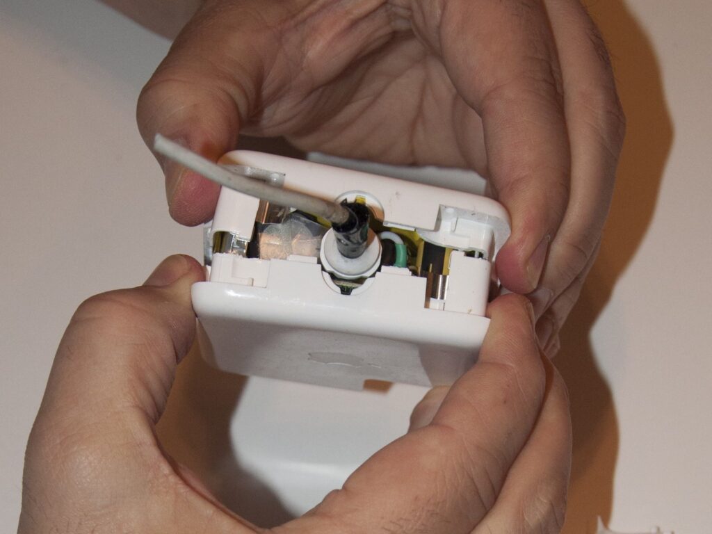 LAPTOP POWER ADAPTER REPAIR
